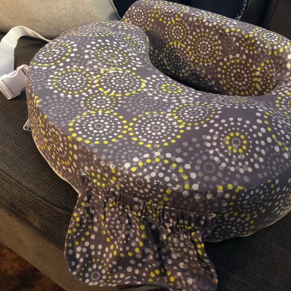 SOLD 🎉 My Brest Friend Nursing Pillow - Picture 1 of 4